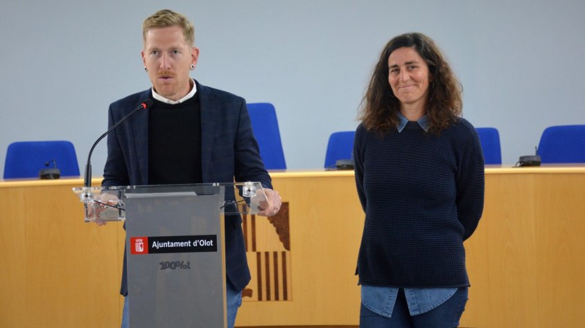 D'esquerra a dreta, el regidor de Protecció Civil, Aniol Sellabona i la tècnica de Protecció Civil, Isabel Mundet | Foto: Ajuntament d'Olot