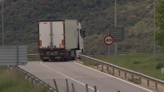 L’Ajuntament de Sant Jaume de Llierca i les empreses del Polígon Pla de Politger exigeixen millorar l'accés a un punt de l'A-26 