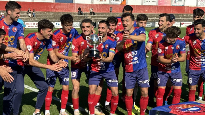 Blázquez, que avui s'ha acomiadat de l'Olot, ha aixecat el títol de Tercera