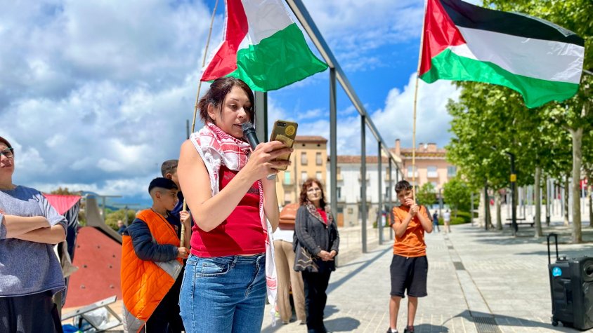 La Garrotxa es manifesta per demanar la fi del “genocidi” a Palestina