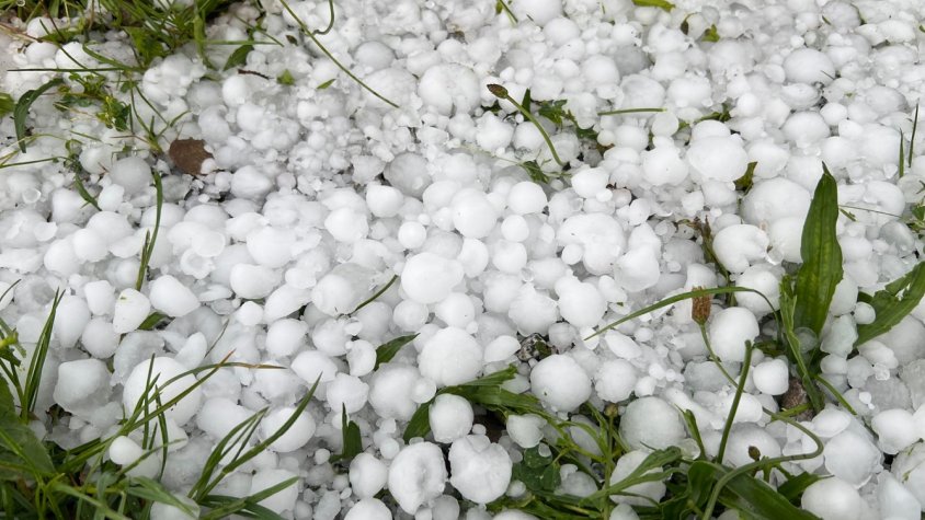 Una forta pedregada afecta diversos punts de la Garrotxa, el Pla de l'Estany i l'Empordà
