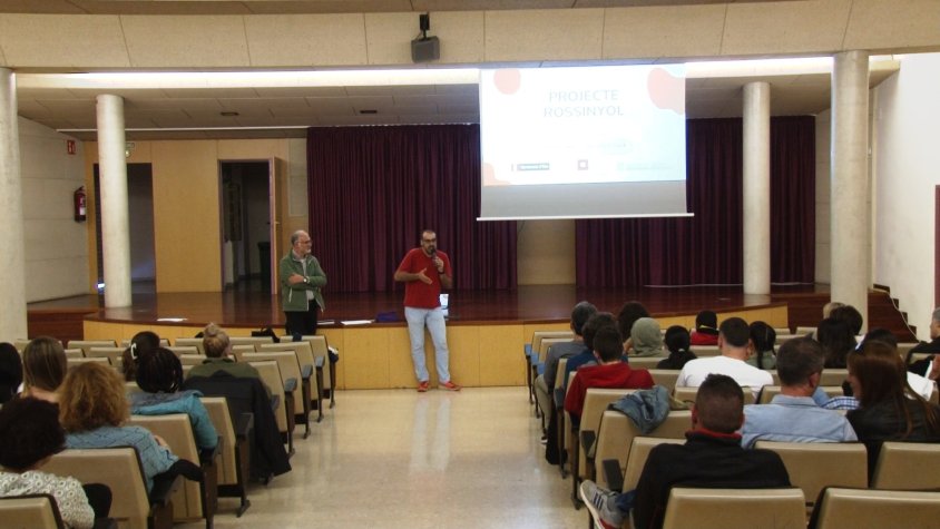 Setze joves de la Garrotxa participen en el Projecte Rossinyol, que busca afavorir l’acollida d’alumnes nouvinguts a la comarca