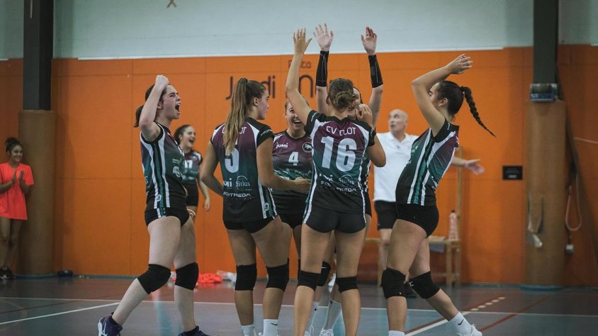 Les jugadores del Club Vòlei Olot arriben a la seva primera final per evitar el descens