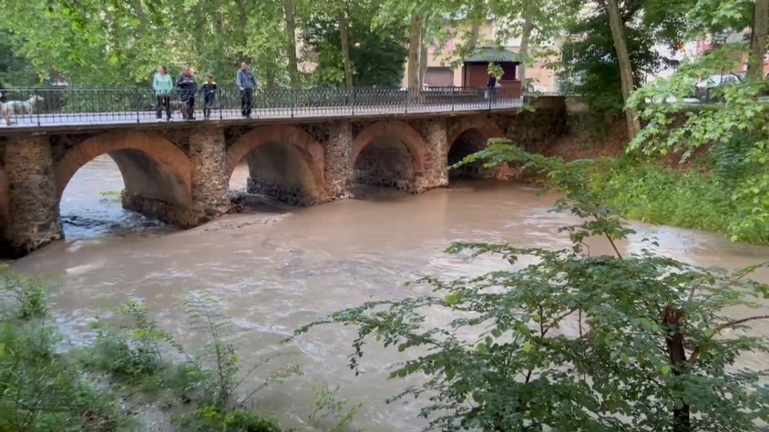 El cabal del Fluvià passa de 0,3 m³/s a 34 m³/s en només una tarda a Olot 