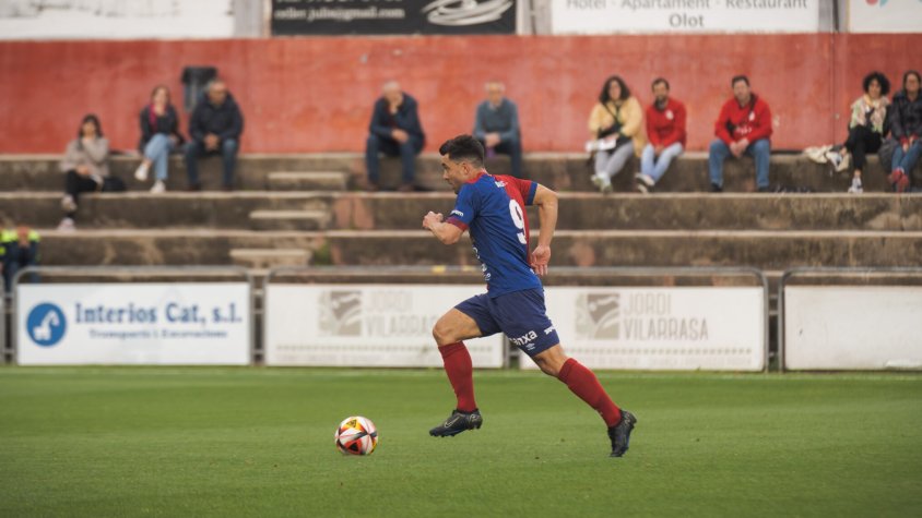 Marc Mas continuarà liderant l’atac de la Unió Esportiva Olot
