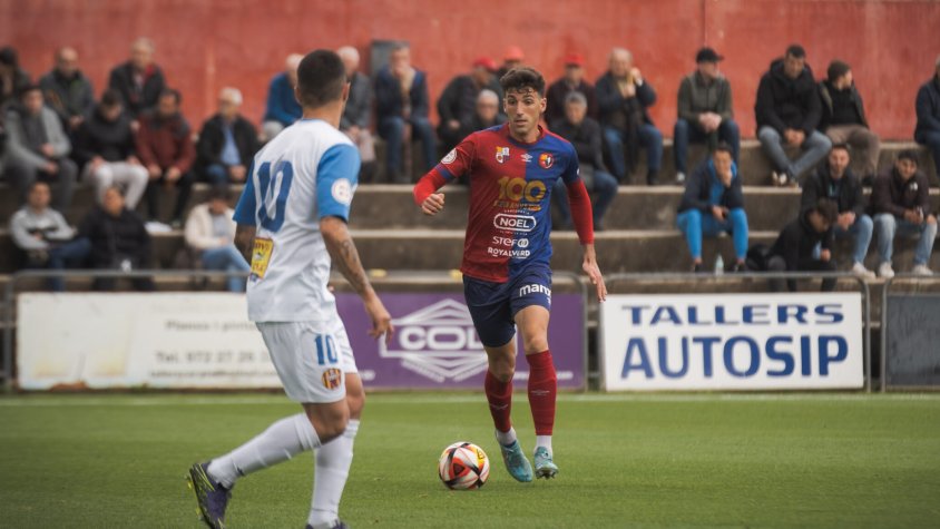 Roger Barnils jugarà la seva sisena temporada a la Unió Esportiva Olot