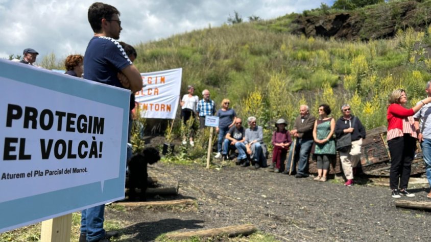Els veïns del Morrot han demanat al ple de l’Ajuntament d’Olot que l’equip de govern justifiqui la necessitat d’urbanitzar la falda del volcà Montsacopa