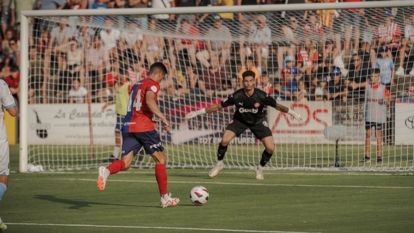 Arnau Forés complirà l'any de contracte que li queda a la UE Olot