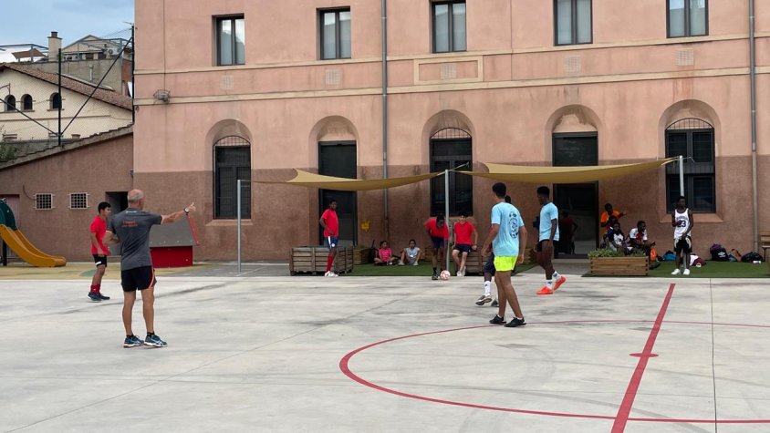 Uns 180 joves participen en el nou Torneig de Futbol Sala a Olot