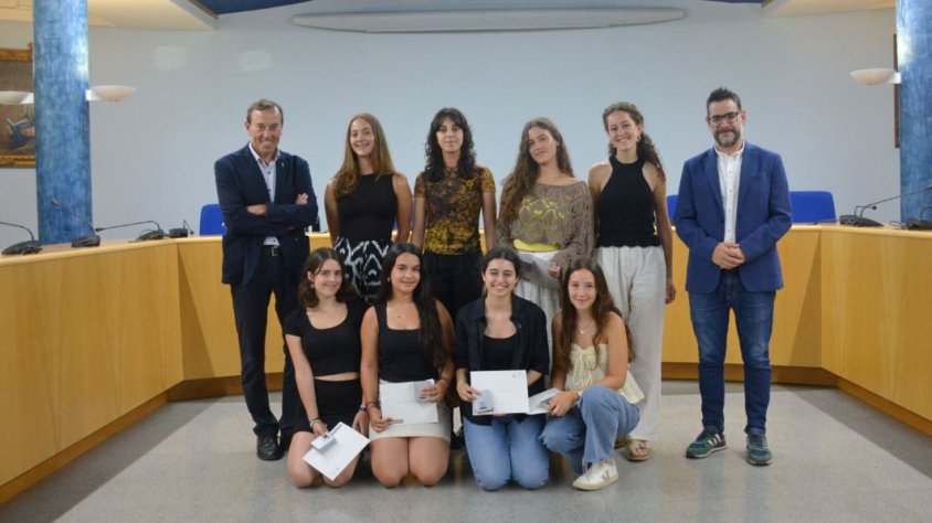 L’Ajuntament d’Olot distingeix vuit alumnes que han obtingut les millors notes de la Selectivitat d’Olot