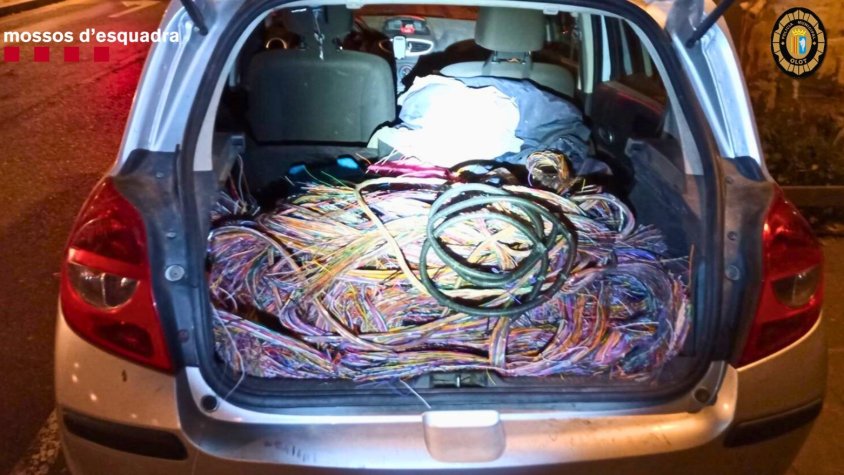 Detenen dues persones després de robar 160 quilos de cable de coure i donen positiu per alcohol i drogues