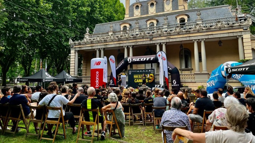 65 triatletes participen a la novena edició del campus Nan Oliveras