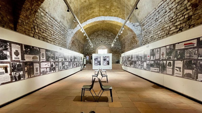 Besalú inaugura una exposició que rememora els 80 anys de l’aixecament de Varsòvia després de la devastació nazi