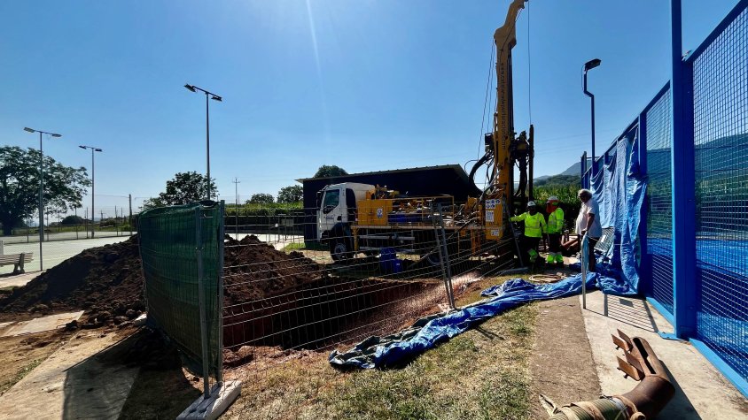 Santa Pau fa més profund un pou per pal·liar els problemes d'aigua