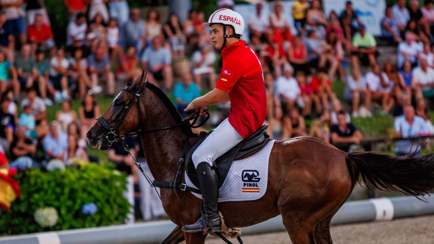 El garrotxí Sergi Roca, campió d’Europa de horseball amb només 14 anys