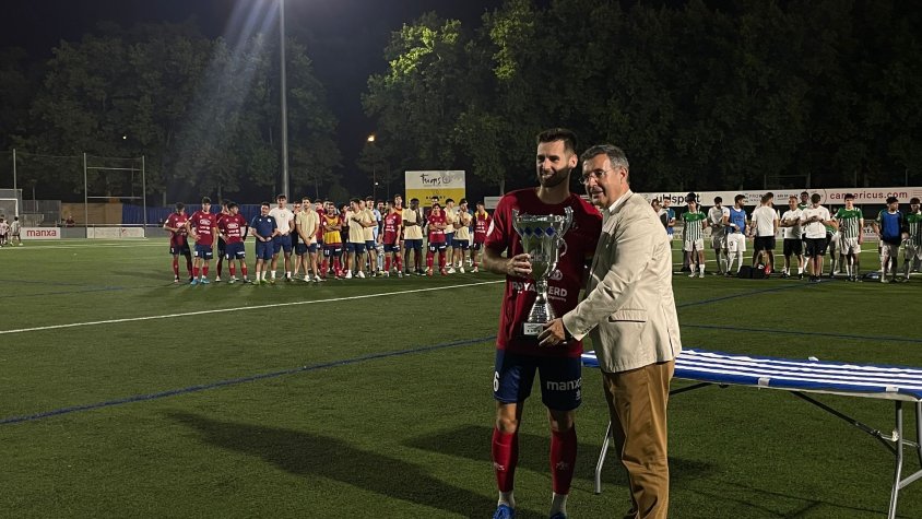 La UE Olot remunta el Peralada i guanya el Torneig de l’Estany als penals (2-4)