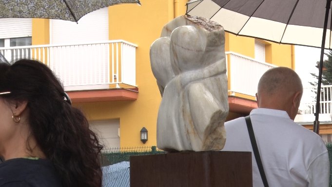 Sant Joan les Fonts inaugura l’escultura “l’abraçada” per agrair a tots els santjoanencs donants de sang. 