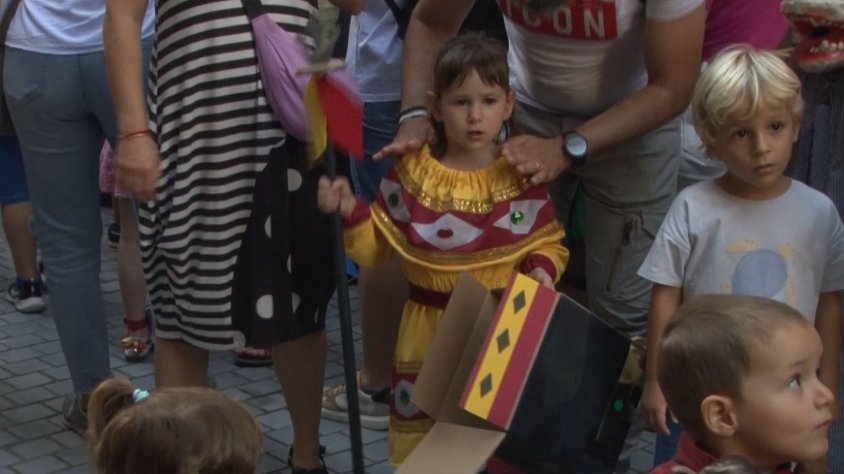  La cercavila infantil demostra que el futur de la faràndula d’Olot està assegurat