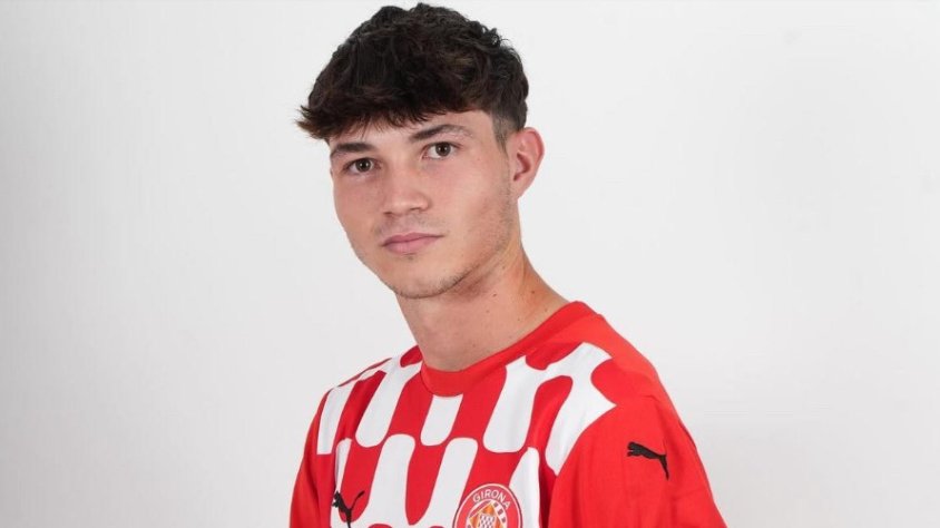 El garrotxí Arnau Coromina debuta amb victòria a la Champions Juvenil amb el Girona FC (0-2)