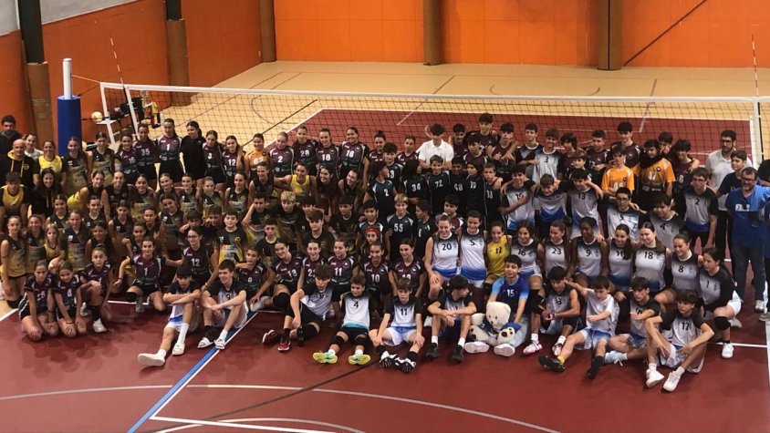 Uns 165 jugadors i jugadores participen en el Memorial Jordi Mora del Club Vòlei Olot