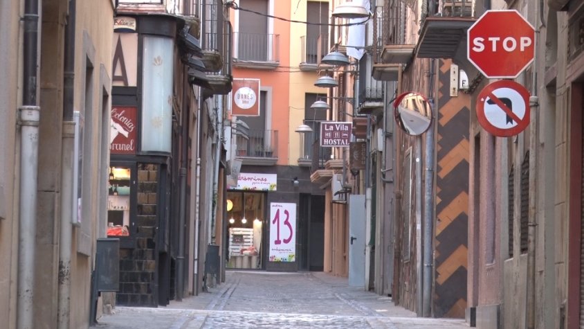 L’Ajuntament d’Olot suspèn l’atorgament de permisos d’obres i parcel·lacions als propietaris del nucli antic