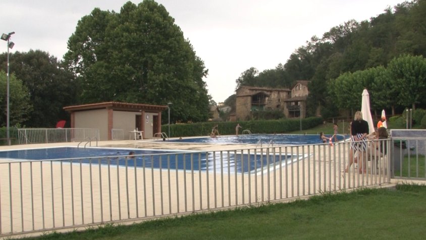 L’Ajuntament de Riudaura ha facilitat 195 entrades reduïdes a veïns del poble perquè es poguessin banyar a la piscina de les Preses aquest estiu