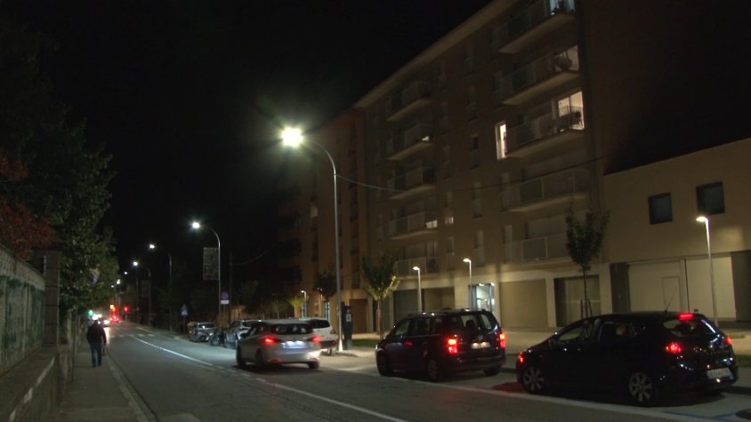 Abaixar persianes quan el sol marxa, un bon aïllament i escalfar la llar amb la mateixa activitat que hi fem, pot fer reduir la despesa de llum i calefacció durant els mesos d'hivern