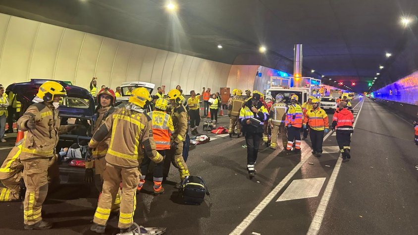 Simulen un accident de trànsit dins el túnel de Bracons amb una vintena de persones afectades