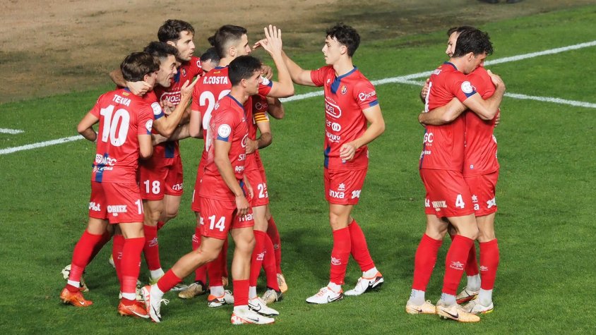 L'Olot assalta el camp del líder (1-2)