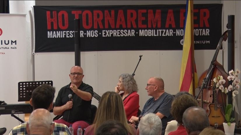 El Correllengua aterra a Olot per reivindicar la importància d’utilitzar el català