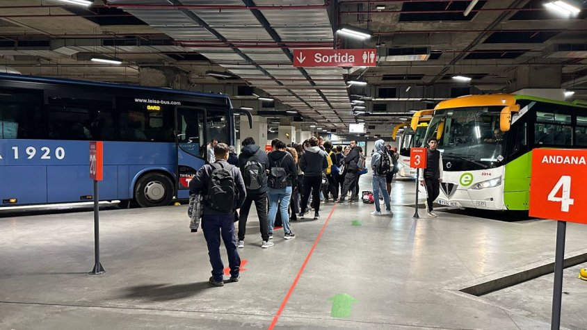 Seguiment massiu a la vaga de conductors d’autobús d’aquest dilluns
