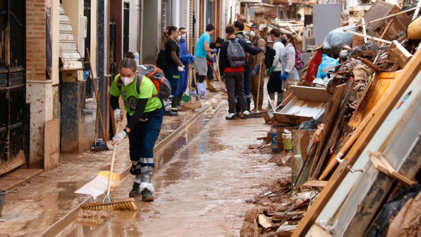 Xevi Quintana, president de les ADF de la Garrotxa: "A València no necessiten ni menjar ni roba. Necessiten pales, cubells, guants i mascaretes"
