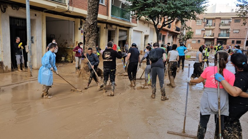 Dos voluntaris garrotxins destaquen la dura realitat que es viu al País Valencià