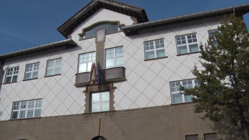 Es repintarà la façana de l’Ajuntament d’Olot i es faran millores a la coberta del Mas les Mates