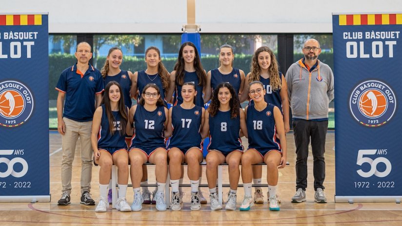 Les jugadores del Bàsquet Olot lluitaran per mantenir la Segona Catalana
