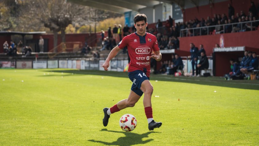 Arnau Forés jugarà una temporada més amb la Unió Esportiva Olot