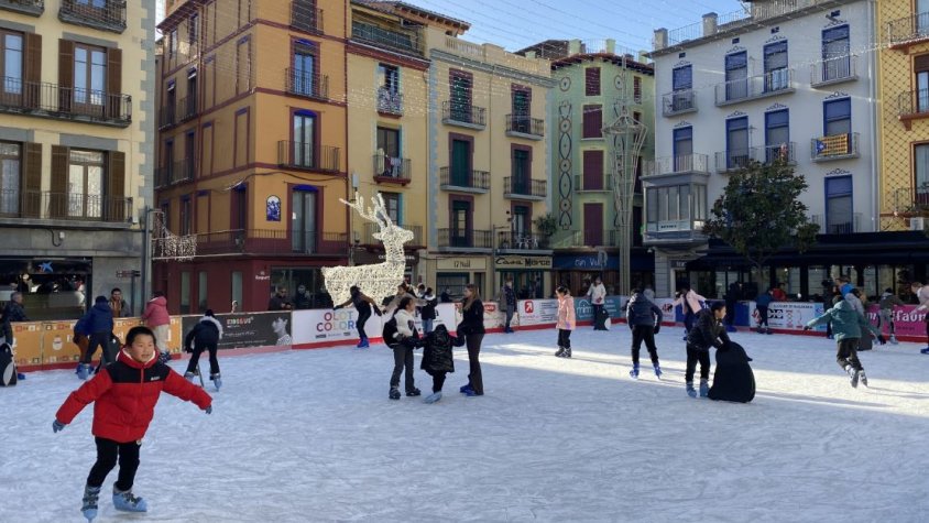 Gairebé 2.000 persones han passat per la pista de gel durant la primera setmana