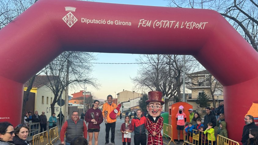 Uns 200 corredors configuren l’edició més multitudinària de la Cursa de Sant Silvestre de Sant Roc