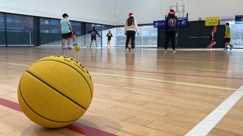 25 infants participen en el Nadal Esportiu