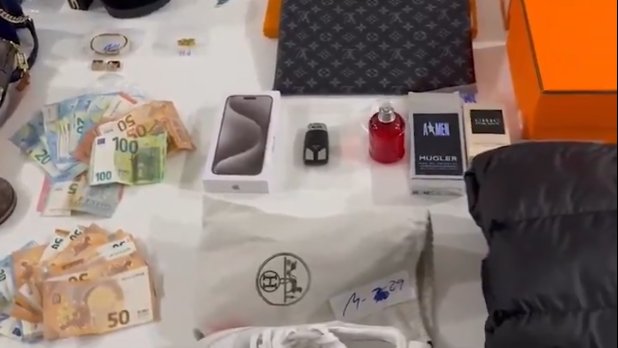 Tres detingudes per cinc robatoris a domicilis, un d’ells a Olot, i emportar-se'n un botí valorat en 142.000 euros