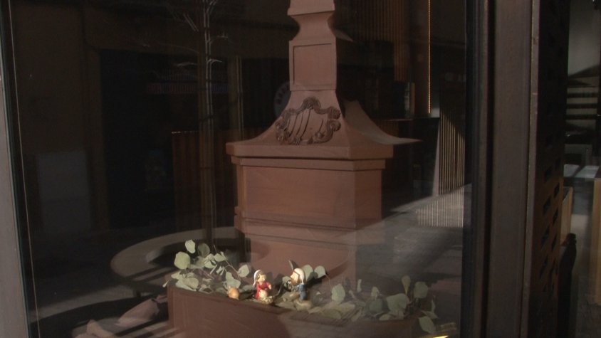 Ferrer Xocolata commemora els 300 anys de la Font de l’Àngel amb una escultura gegant de xocolata