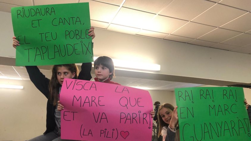 La Penya Almogàvers Garrotxins d’Olot i el Centre Cívic de Riudaura s’omplen per animar Marc Andurell