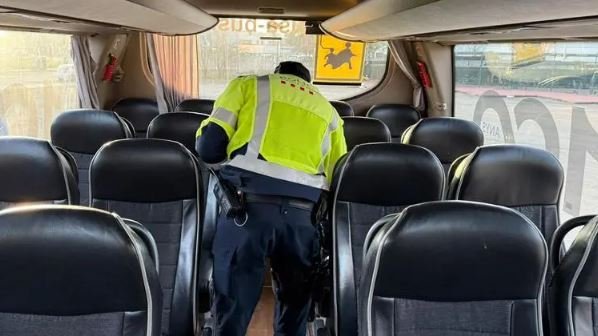 Els Mossos intensifiquen la campanya de control d'autocars escolars gironins després de la tornada als centres