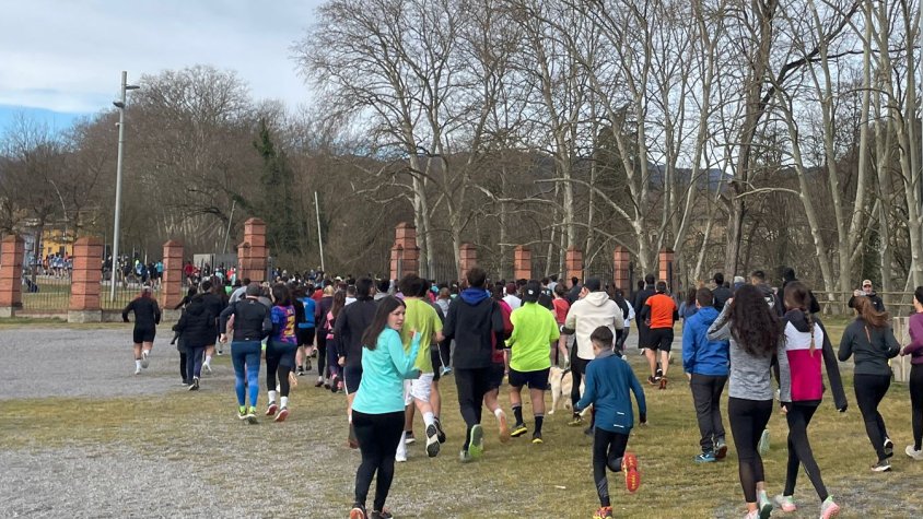 Més d’un miler de persones corren contra el càncer a Olot