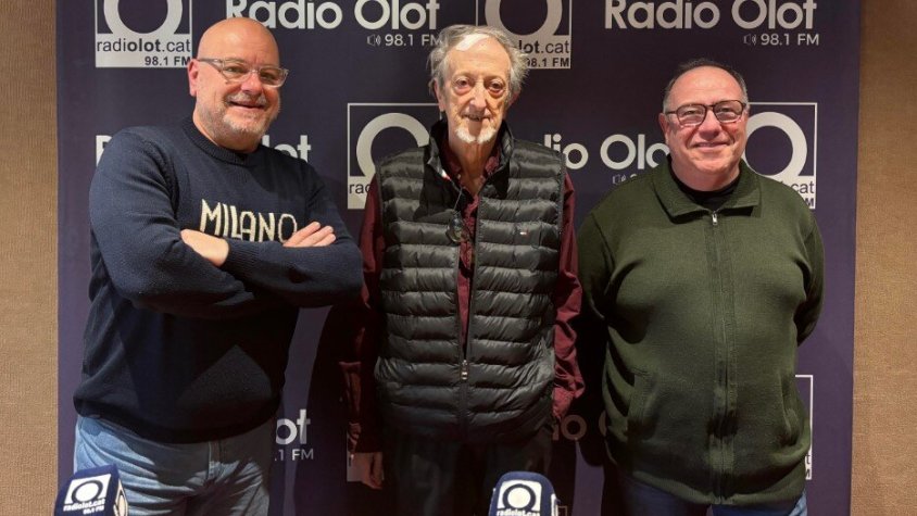 D'esquerra a dreta: Pere Farjas, Miquel Serrat i Joan Soler a l'estudi 1 de Ràdio Olot