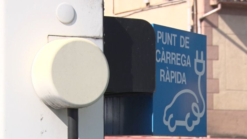 La Generalitat invertirà 1.400 milions d’euros fins al 2030 per triplicar en cinc anys el nombre de cotxes elèctrics a Catalunya