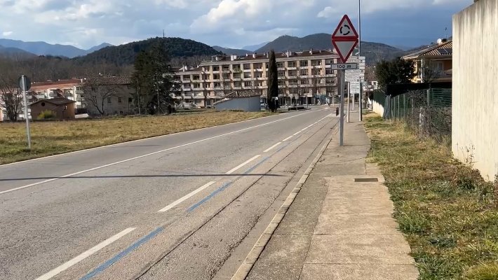 L’Ajuntament d’Olot vol fer millores a la vorera que va de la rotonda de l’Avinguda Sant Jordi al trencant de Batet de la Serra