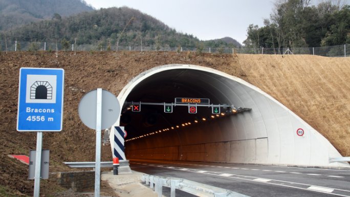 Accident als Túnels de Bracons on hi podria haver una víctima mortal