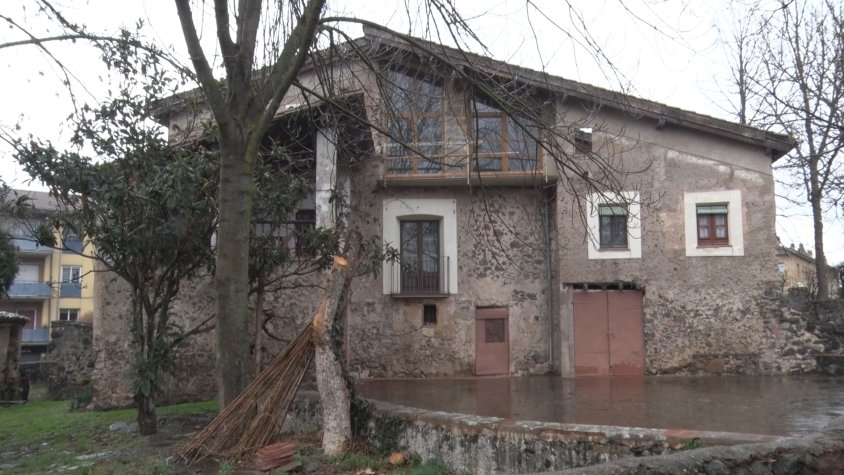 La vinculació de la Mare de Déu del Tura i el Mas Caritat, en un llibre