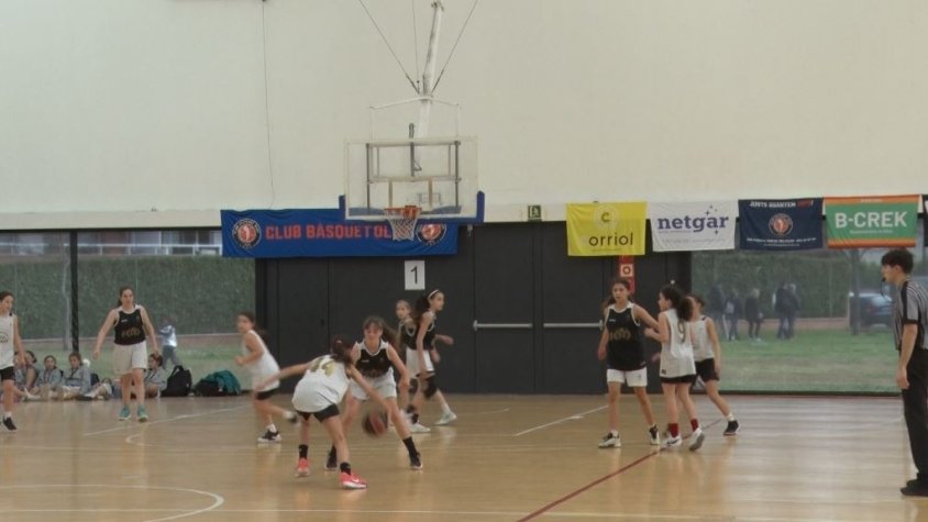 El pavelló d’esports d’Olot ha acollit mig miler de jugadors i jugadores de bàsquet en una nova jornada del Programa de Detecció i Perfeccionament